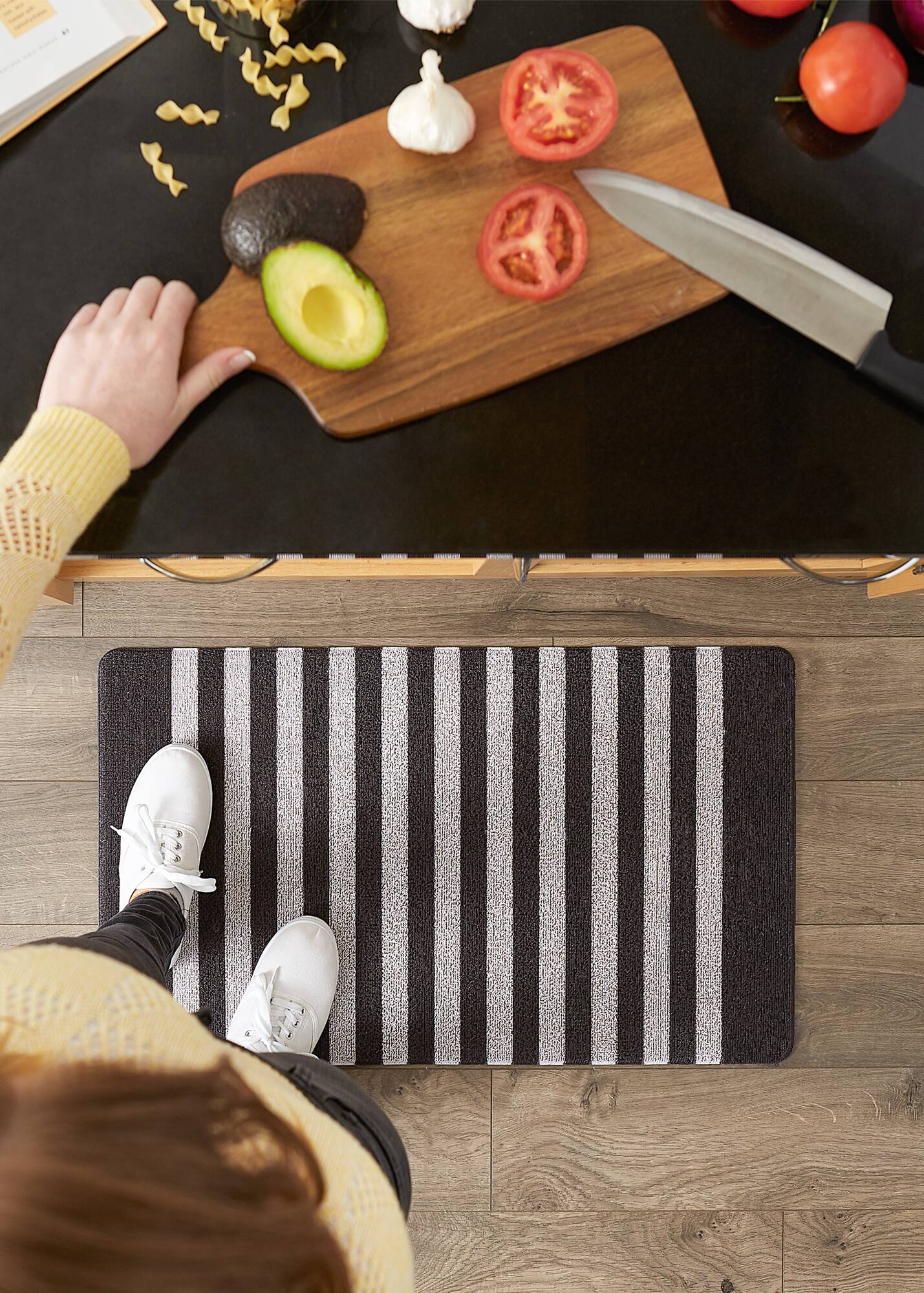 DII® Black & White Stripe Tufted Mat